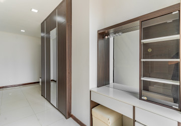 2 Bedroom Serviced Apartment For Rent - Tonle Bassac, Phnom Penh thumbnail
