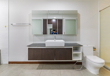 2 Bedroom Serviced Apartment For Rent - Tonle Bassac, Phnom Penh thumbnail