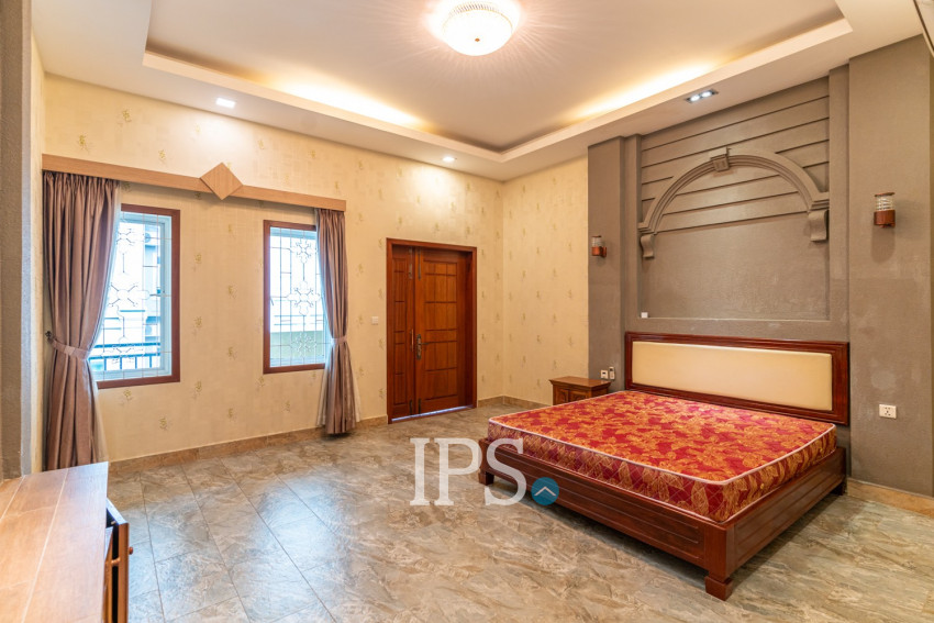 4 Bedroom Townhouse For Rent - Phsar Deum Thkov, Phnom Penh