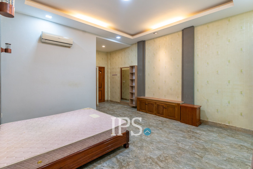 4 Bedroom Townhouse For Rent - Phsar Deum Thkov, Phnom Penh