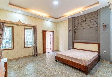 4 Bedroom Townhouse For Rent - Phsar Deum Thkov, Phnom Penh thumbnail