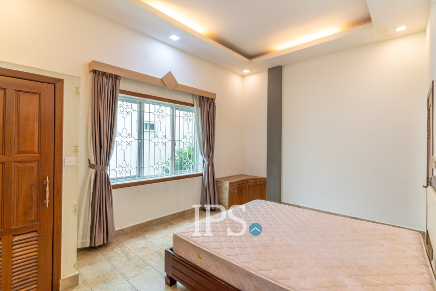 4 Bedroom Townhouse For Rent - Phsar Deum Thkov, Phnom Penh