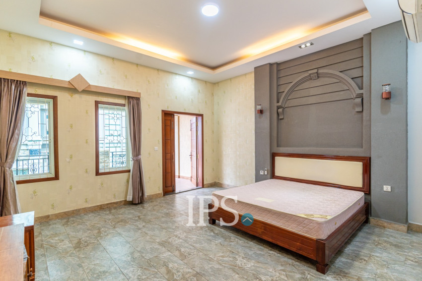 4 Bedroom Townhouse For Rent - Phsar Deum Thkov, Phnom Penh