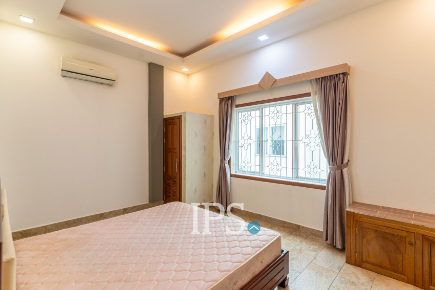 4 Bedroom Townhouse For Rent - Phsar Deum Thkov, Phnom Penh