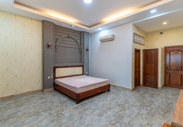 4 Bedroom Townhouse For Rent - Phsar Deum Thkov, Phnom Penh thumbnail