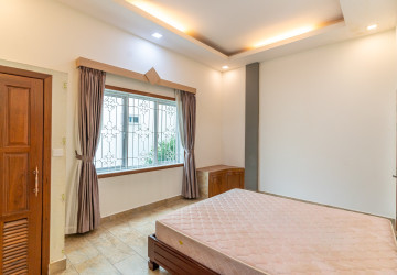 4 Bedroom Townhouse For Rent - Phsar Deum Thkov, Phnom Penh thumbnail