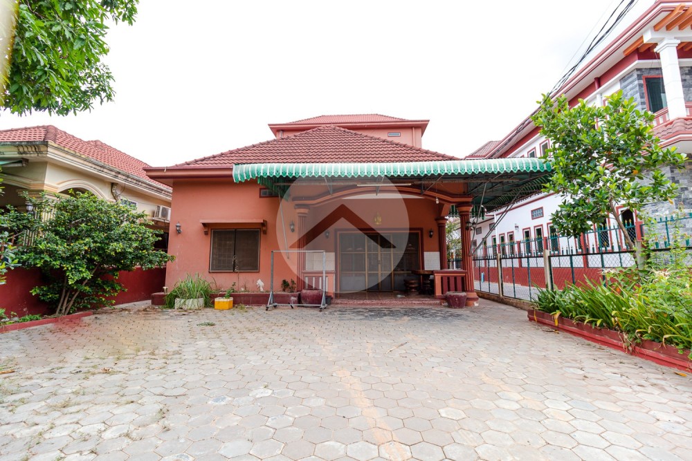 4 Bedroom House For Rent - Near National Road 6, Slor Kram, Siem Reap 4 Bedroom House For Rent - Near National Road 6, Slor Kram, Siem Reap