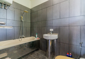 6 Bedroom House For Sale - Takhmao, Kandal thumbnail