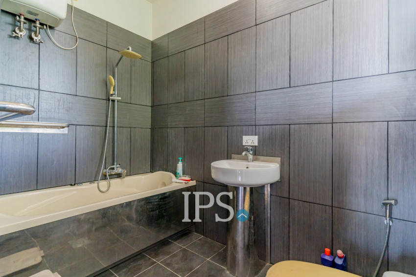 6 Bedroom House For Sale - Takhmao, Kandal