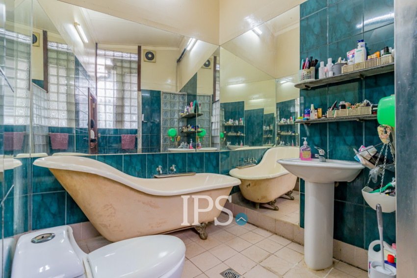 6 Bedroom House For Sale - Takhmao, Kandal