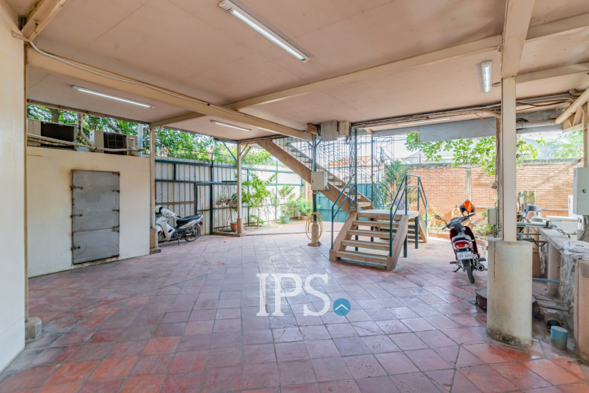 6 Bedroom House For Sale - Takhmao, Kandal