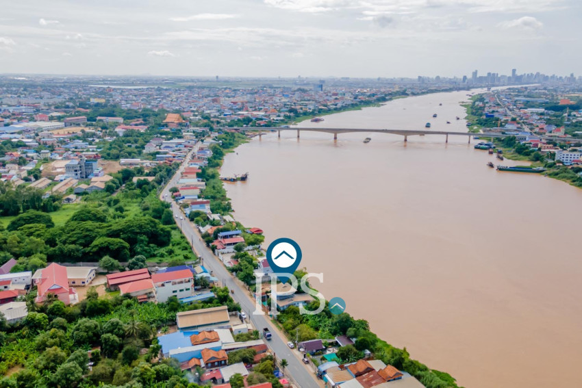 6 Bedroom House For Sale - Takhmao, Kandal