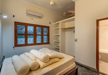 5 Bedroom Villa For Rent - Tonle Bassac, Phnom Penh thumbnail