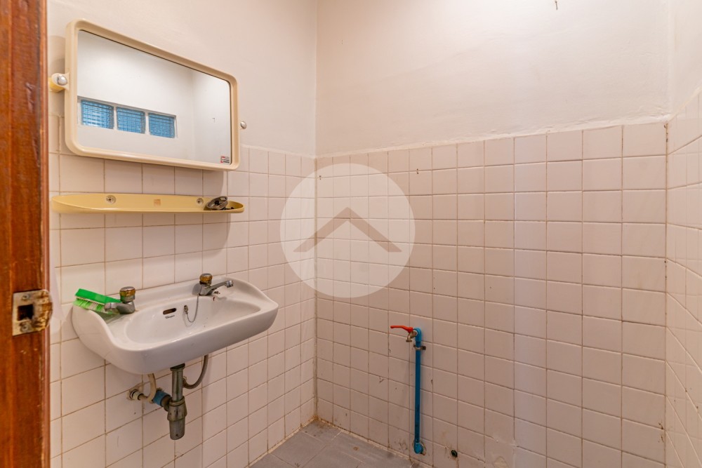 5 Bedroom Villa For Rent - Tonle Bassac, Phnom Penh - Image 24