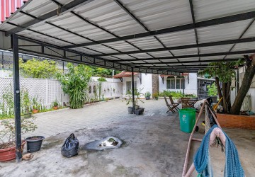 5 Bedroom Villa For Rent - Tonle Bassac, Phnom Penh thumbnail