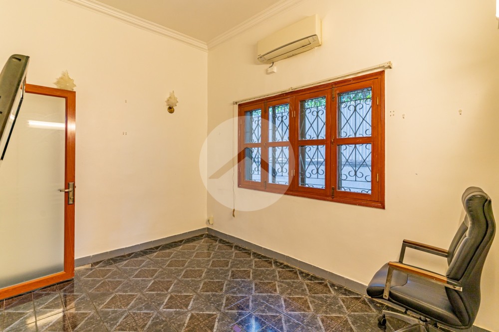 5 Bedroom Villa For Rent - Tonle Bassac, Phnom Penh - Image 11