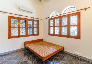 5 Bedroom Villa For Rent - Tonle Bassac, Phnom Penh thumbnail