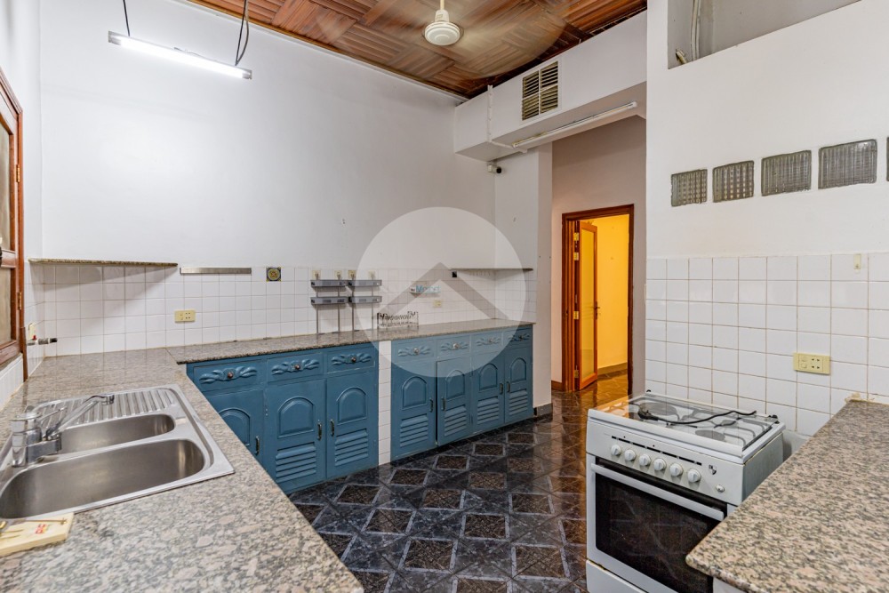 5 Bedroom Villa For Rent - Tonle Bassac, Phnom Penh - Image 9
