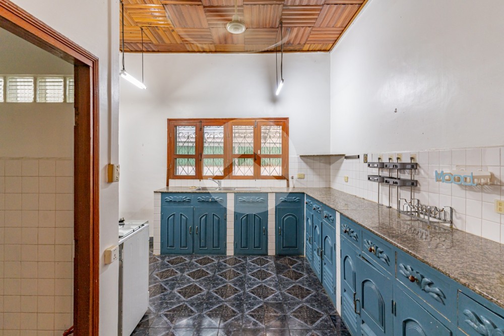 5 Bedroom Villa For Rent - Tonle Bassac, Phnom Penh - Image 8