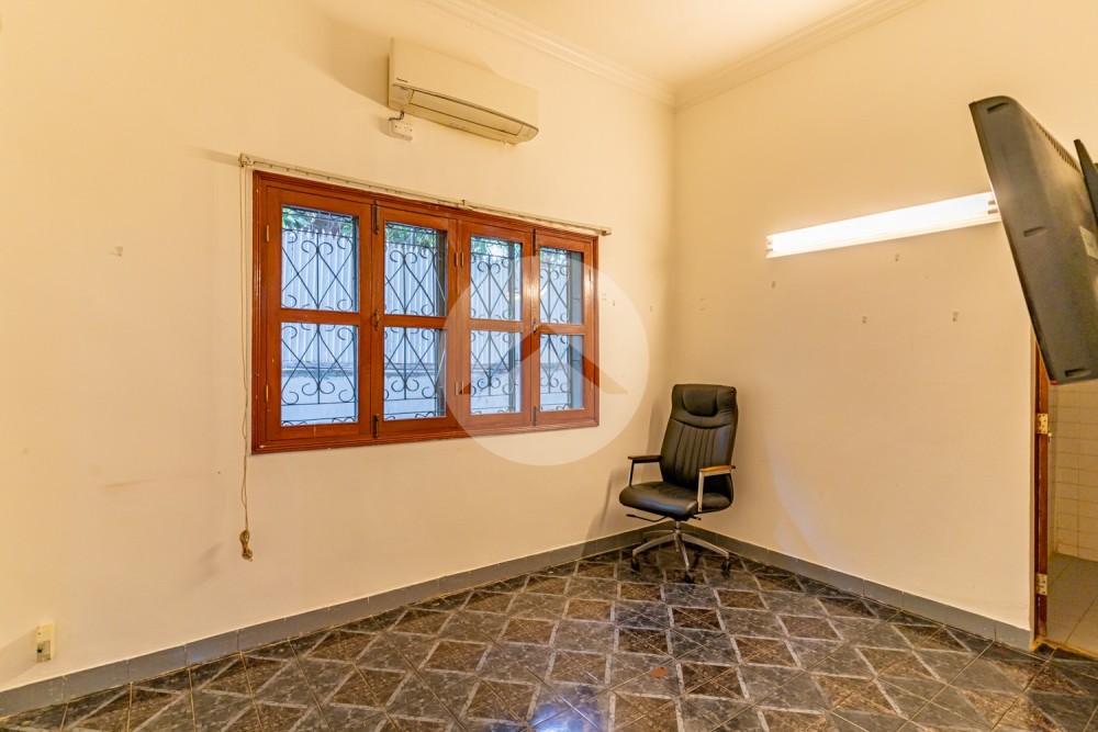 5 Bedroom Villa For Rent - Tonle Bassac, Phnom Penh - Image 12