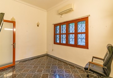 5 Bedroom Villa For Rent - Tonle Bassac, Phnom Penh thumbnail