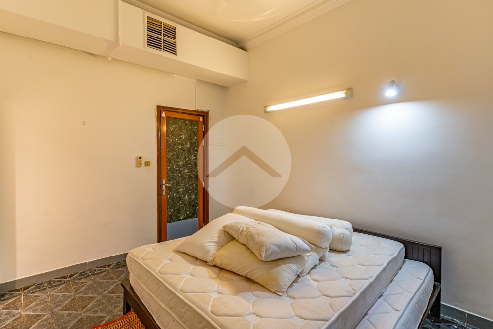 5 Bedroom Villa For Rent - Tonle Bassac, Phnom Penh - Image 14