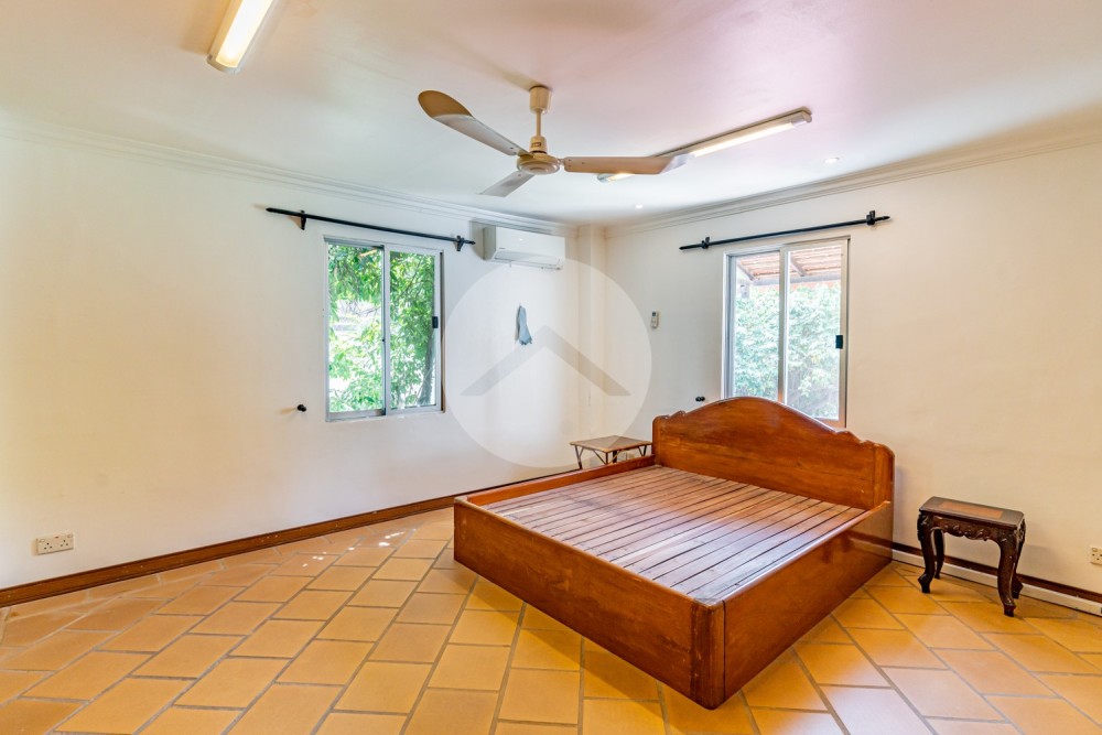 5 Bedroom Villa For Rent - Tonle Bassac, Phnom Penh - Image 17