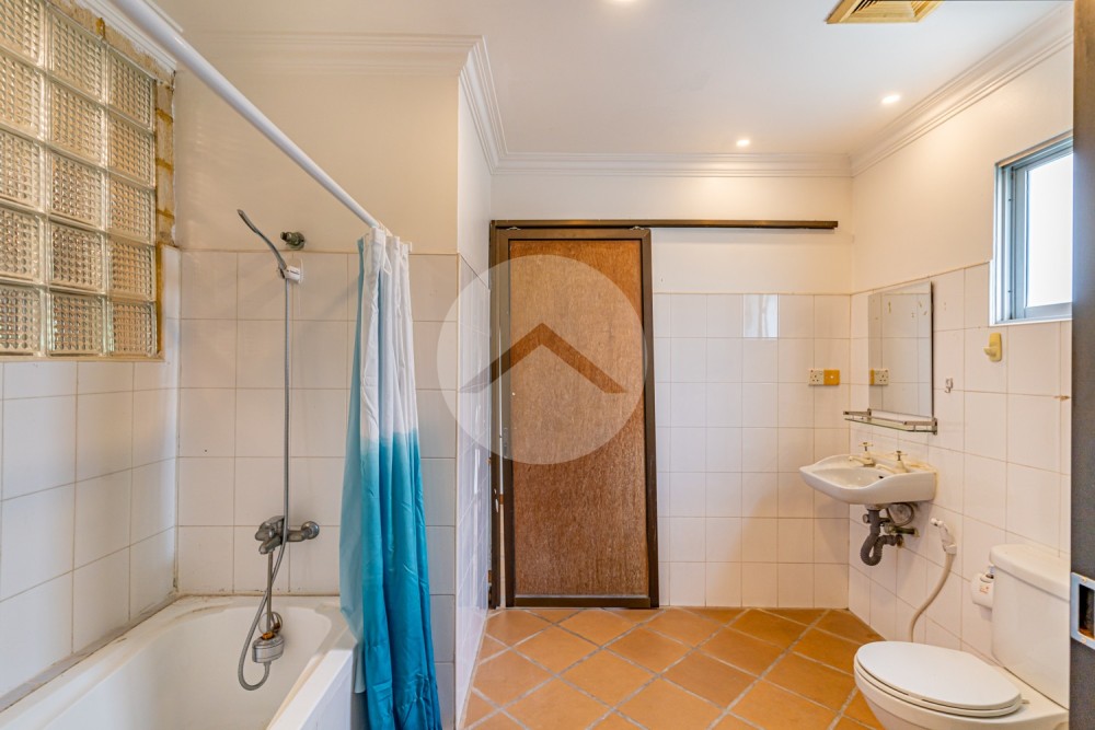 5 Bedroom Villa For Rent - Tonle Bassac, Phnom Penh - Image 26