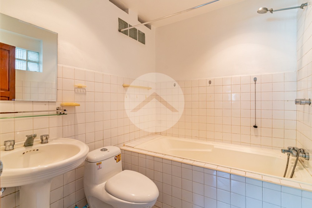 5 Bedroom Villa For Rent - Tonle Bassac, Phnom Penh - Image 25