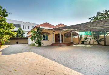 3 Bedroom House For Rent - Sala Kamreuk, Siem Reap thumbnail