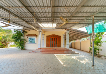 3 Bedroom House For Rent - Sala Kamreuk, Siem Reap thumbnail