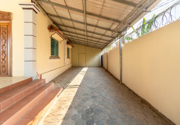 3 Bedroom House For Rent - Sala Kamreuk, Siem Reap thumbnail