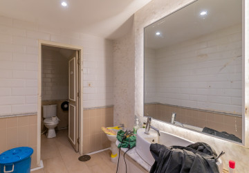 240 Sqm Retail Space For Rent - Tonle Bassac, Phnom Penh thumbnail