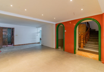 240 Sqm Retail Space For Rent - Tonle Bassac, Phnom Penh thumbnail