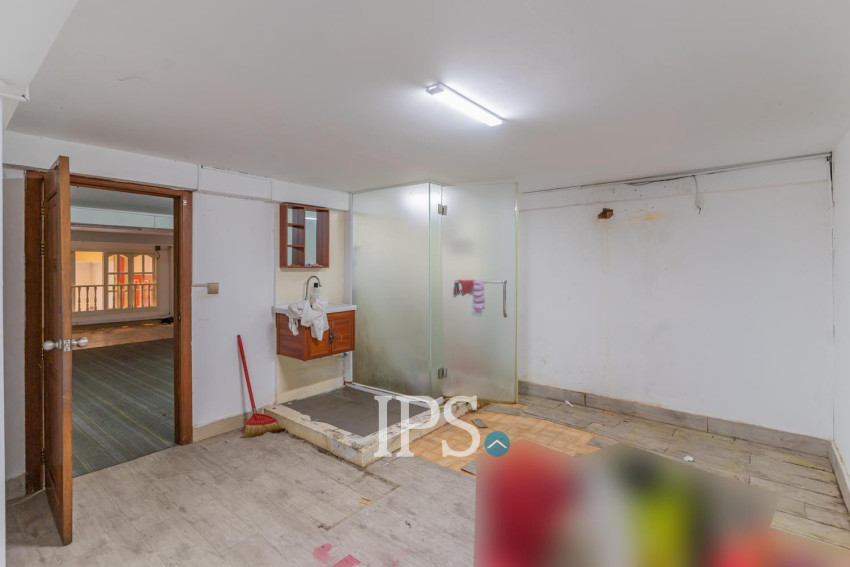 240 Sqm Retail Space For Rent - Tonle Bassac, Phnom Penh