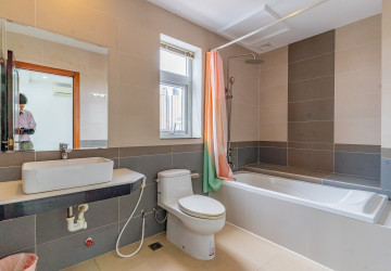 4 Bedroom Serviced Apartment For Rent - Veal Vong, Phnom Penh thumbnail