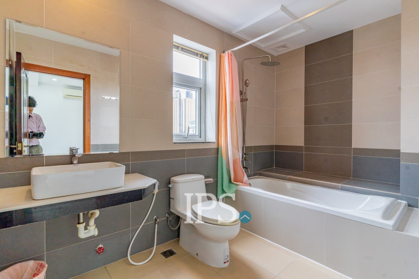 4 Bedroom Serviced Apartment For Rent - Veal Vong, Phnom Penh