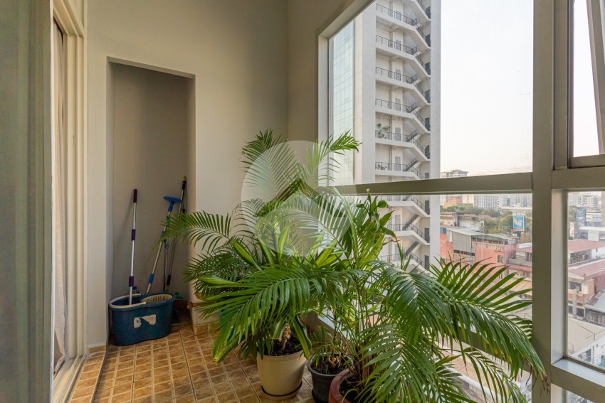 3 Bedroom Condo For Rent - Decastle Royal, BKK1,  Phnom Penh