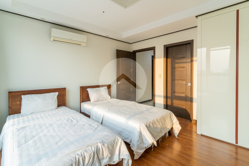 3 Bedroom Condo For Rent - Decastle Royal, BKK1,  Phnom Penh