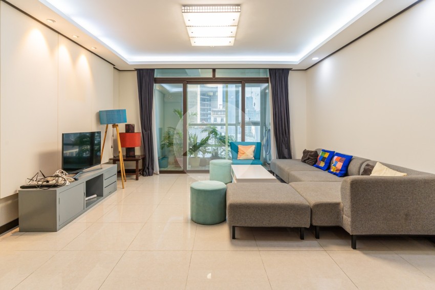 3 Bedroom Condo For Rent - Decastle Royal, BKK1,  Phnom Penh