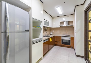 3 Bedroom Condo For Rent - Decastle Royal, BKK1,  Phnom Penh thumbnail