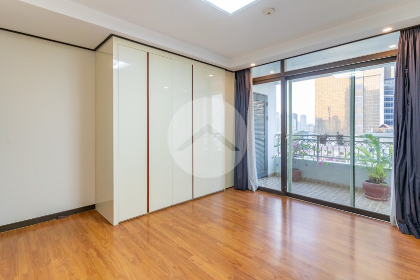 3 Bedroom Condo For Rent - Decastle Royal, BKK1,  Phnom Penh