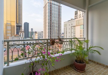 3 Bedroom Condo For Rent - Decastle Royal, BKK1,  Phnom Penh thumbnail