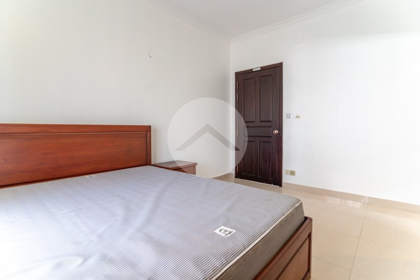 3 Bedroom Serviced Apartment For Rent - Tonle Bassac, Phnom Penh