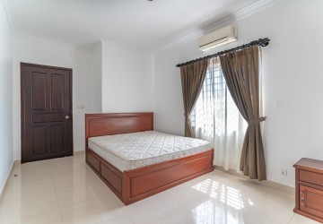 3 Bedroom Serviced Apartment For Rent - Tonle Bassac, Phnom Penh thumbnail