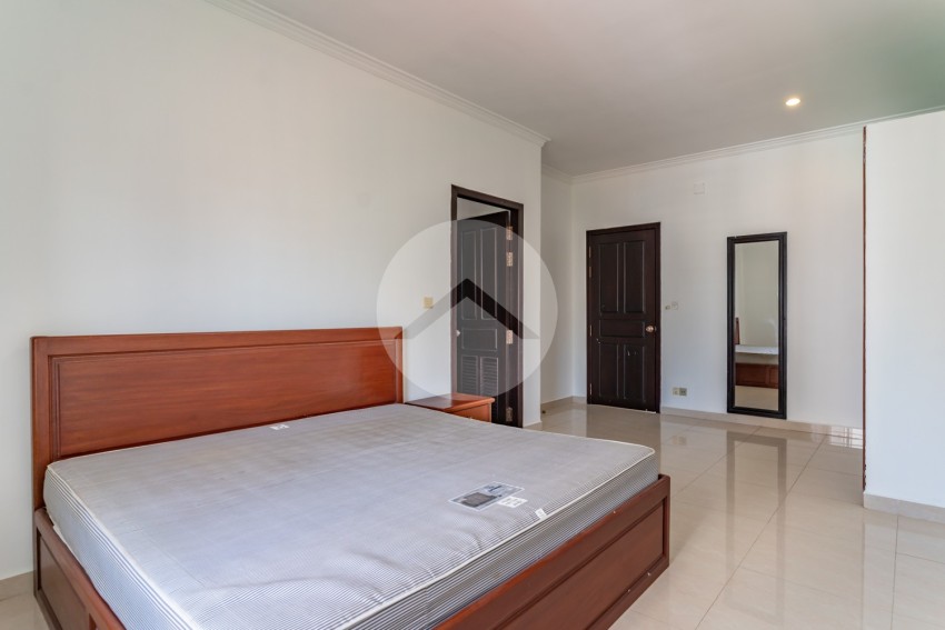 3 Bedroom Serviced Apartment For Rent - Tonle Bassac, Phnom Penh