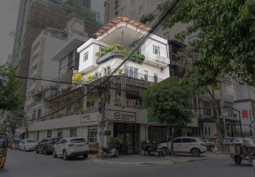 Renovated 2 Bedroom Apartment For Rent - BKK1, Phnom Penh thumbnail