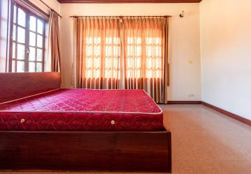 4 Bedroom House For Rent - Sala Kamreuk, Siem Reap thumbnail