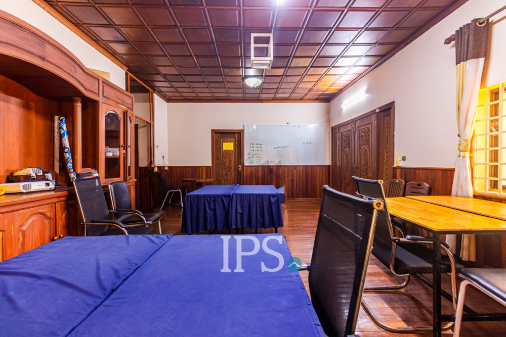 6 Bedroom House For Rent - Svay Dangkum, Siem Reap - Image 4