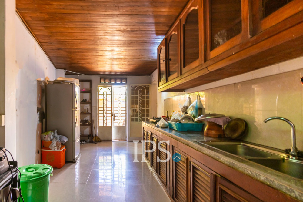 6 Bedroom House For Rent - Svay Dangkum, Siem Reap - Image 11